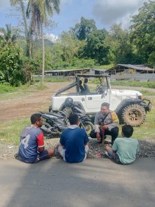 Bhabinkamtibmas Moteng Jalin Silaturahmi Dengan Warga Ciptakan Kamtibmas Yang Kondusif Bhabinkamtibmas Moteng Jalin Silaturahmi Dengan Warga Ciptakan Kamtibmas Yang Kondusif