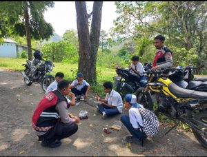 Polsek Sekongkang Gelar Patroli Dialogis, Ajak Warga Perkuat Komunikasi Untuk Jaga Harkamtibmas