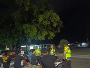 Patroli Polsek Taliwang Himbau Remaja Tidak Nongkrong Hingga Larut Malam Patroli Polsek Taliwang Himbau Remaja Tidak Nongkrong Hingga Larut Malam