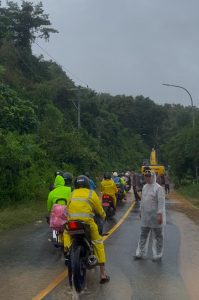Polisi Terapkan Sistem Buka-Tutup di Jalur Taliwang–Jereweh, Material Longsor Dibersihkan dengan Dua Excavator