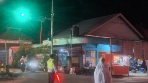 Personel Polsek Jereweh Laksanakan Pengamanan Shalat Tarawih, Jaga Situasi Tetap Kondusif