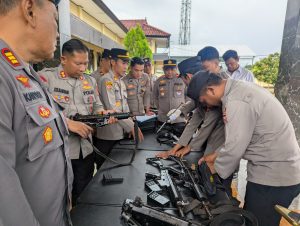 Kapolres Sumbawa Barat Pastikan Kesiapan dan kedisiplinan Personel Dalam Penggunaan Senpi Dinas