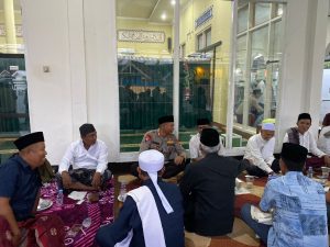 Kapolres KSB Duduk Bersama Masyarakat, Nikmati Kebersamaan Buka Puasa Bersama