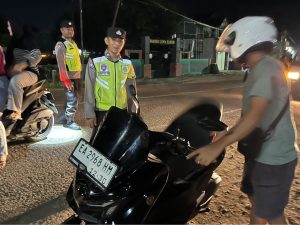Personel Polsek Taliwang Gelar KRYD, Wujudkan Situasi Kamtibmas Kondusif Personel Polsek Taliwang Gelar KRYD, Wujudkan Situasi Kamtibmas Kondusif