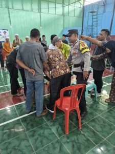 Bhabinkamtibmas Rempe Dampingi Sunat Massal, 10 Anak Ikuti Kegiatan dengan Lancar
