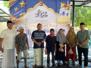Kapolres Sumbawa Barat Serahkan Daging Kurban Langsung ke Masyarakat dan Media