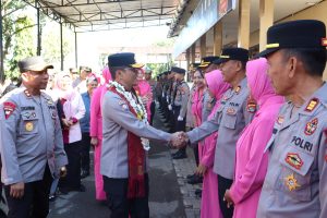 Kunker di Sumbawa Barat, Kapolda NTB Ajak Personel Hadirkan Solusi bagi Masyarakat