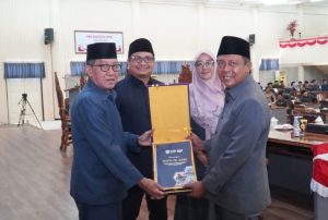 Tujuh Raperda Resmi Disahkan, Bupati KSB Tekankan Implementasi dan Sosialisasi untuk Kemajuan Daerah Tujuh Raperda Resmi Disahkan, Bupati KSB Tekankan Implementasi dan Sosialisasi untuk Kemajuan Daerah