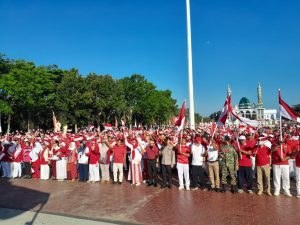 Sambut HUT Ke-81 RI, Pemkab Sumbawa Barat Bagikan 500 Bendera Merah Putih untuk Masyarakat Sambut HUT Ke-81 RI, Pemkab Sumbawa Barat Bagikan 500 Bendera Merah Putih untuk Masyarakat